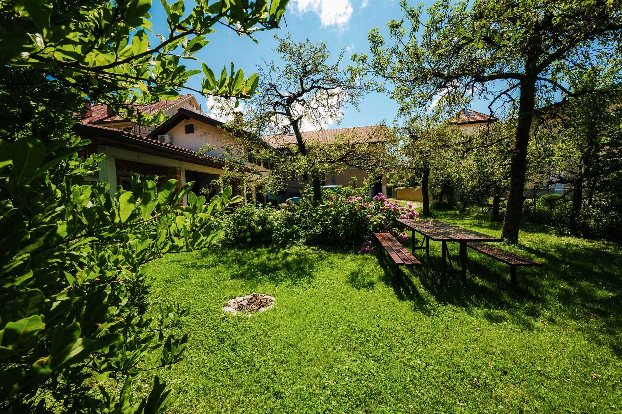 Argo 2, 5pax Residence