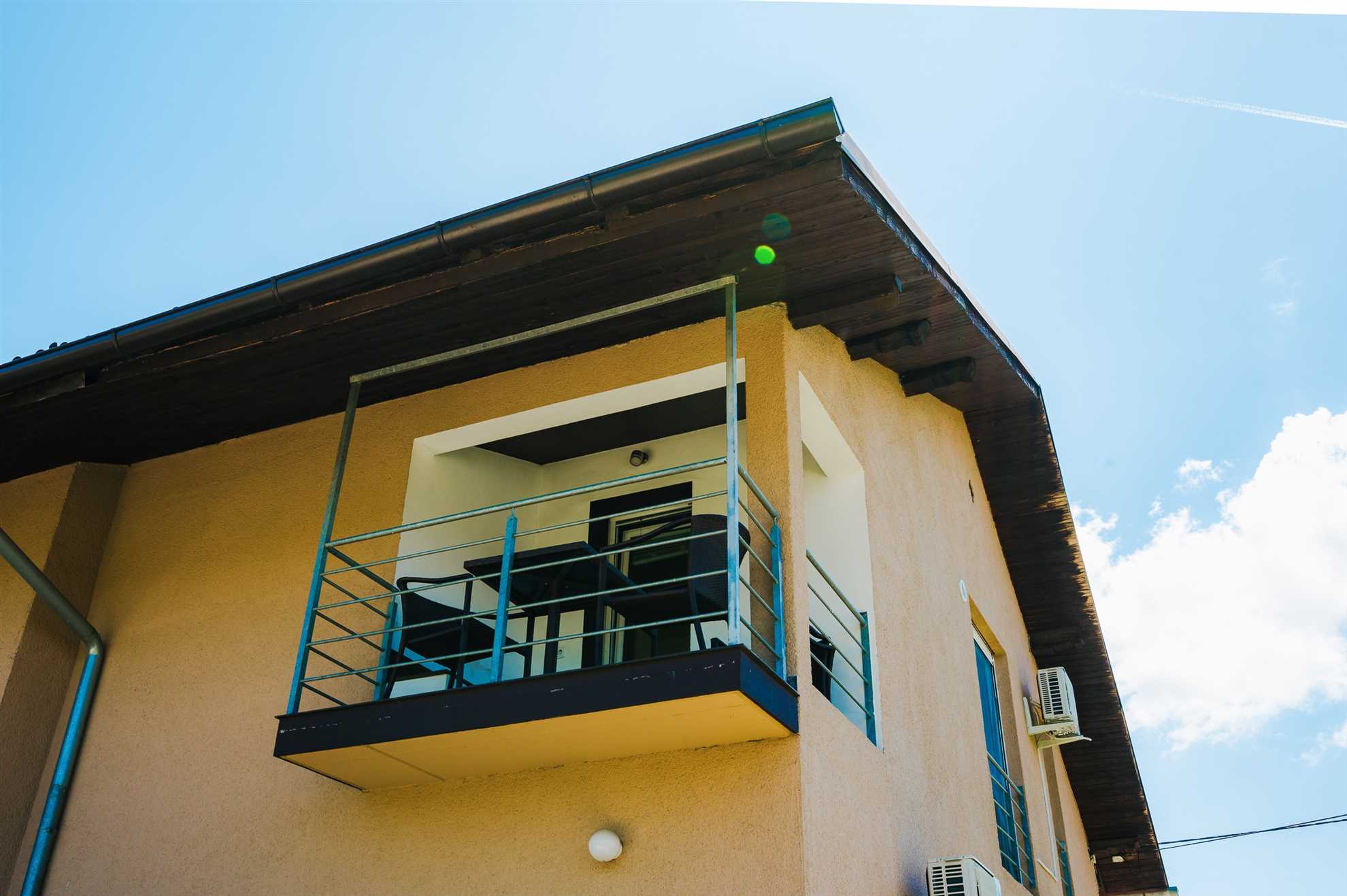 Argo 2, 5pax Residence