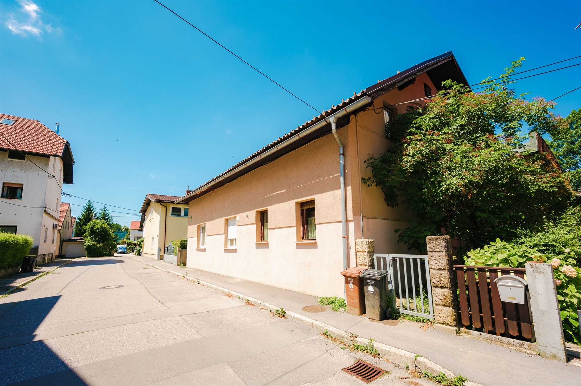 Argo 2, 5pax Residence
