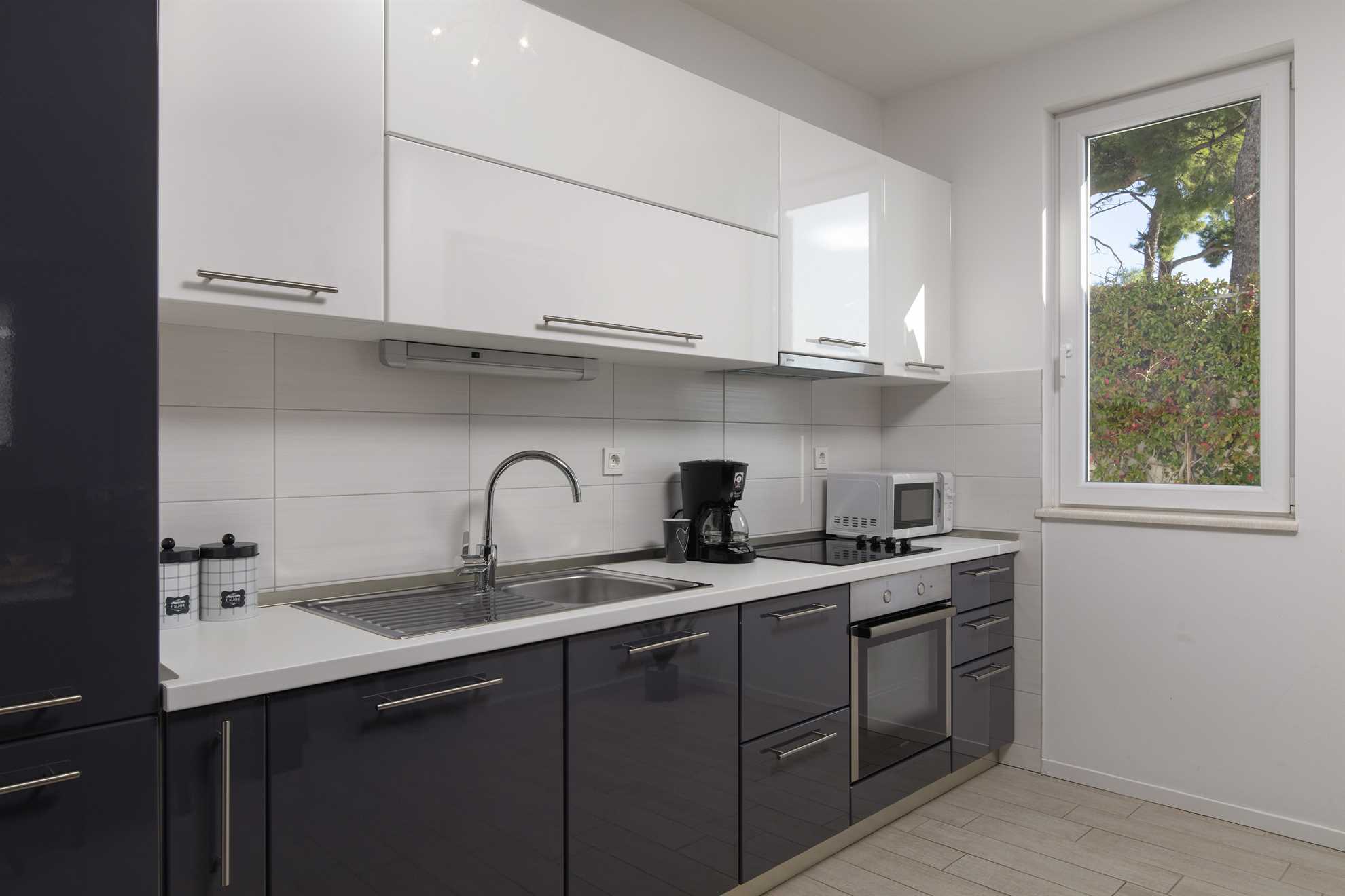 Spacious Beachfront Apartment Tanita No.1