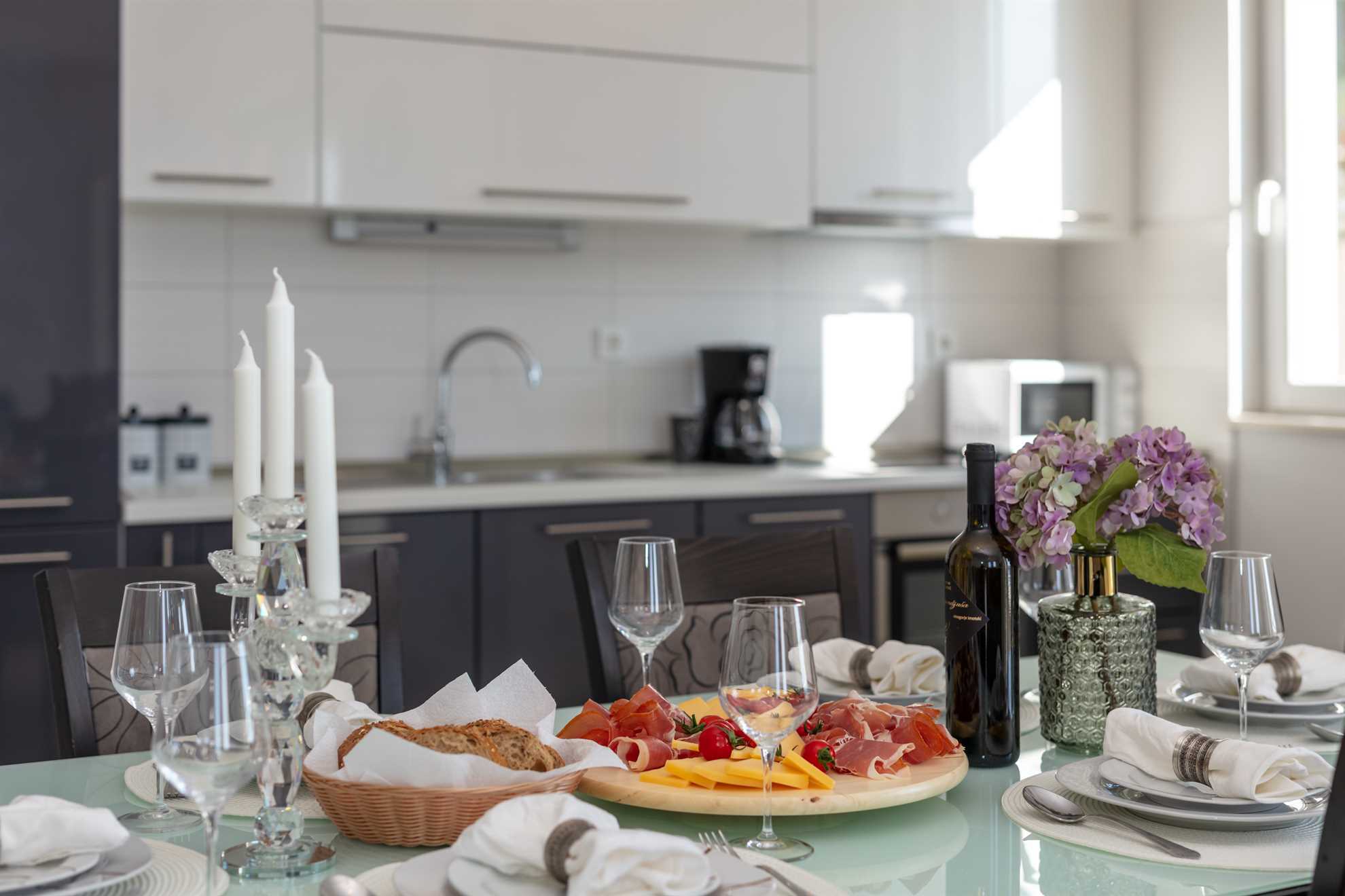 Spacious Beachfront Apartment Tanita No.1