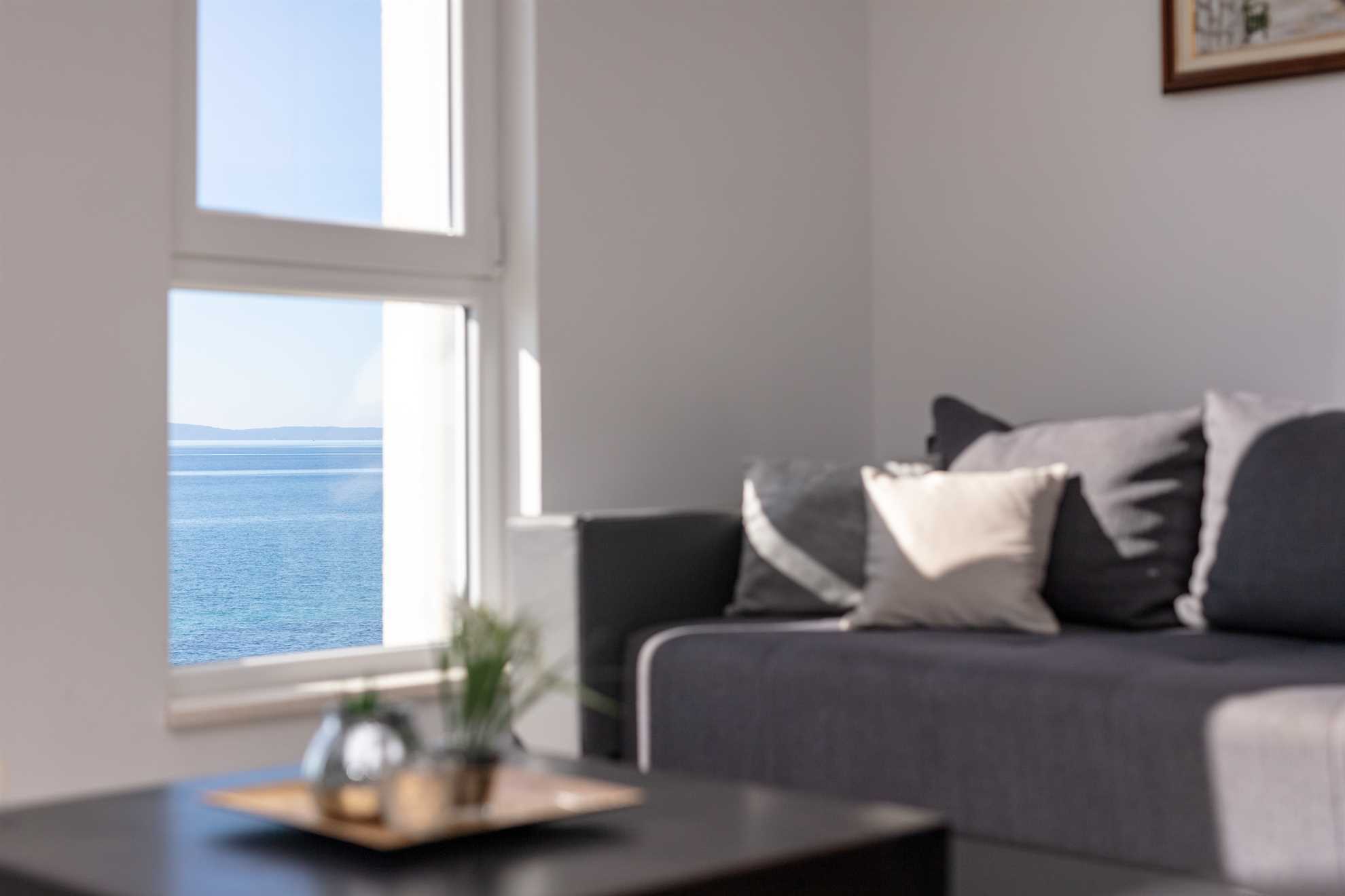 Spacious Beachfront Apartment Tanita No.1