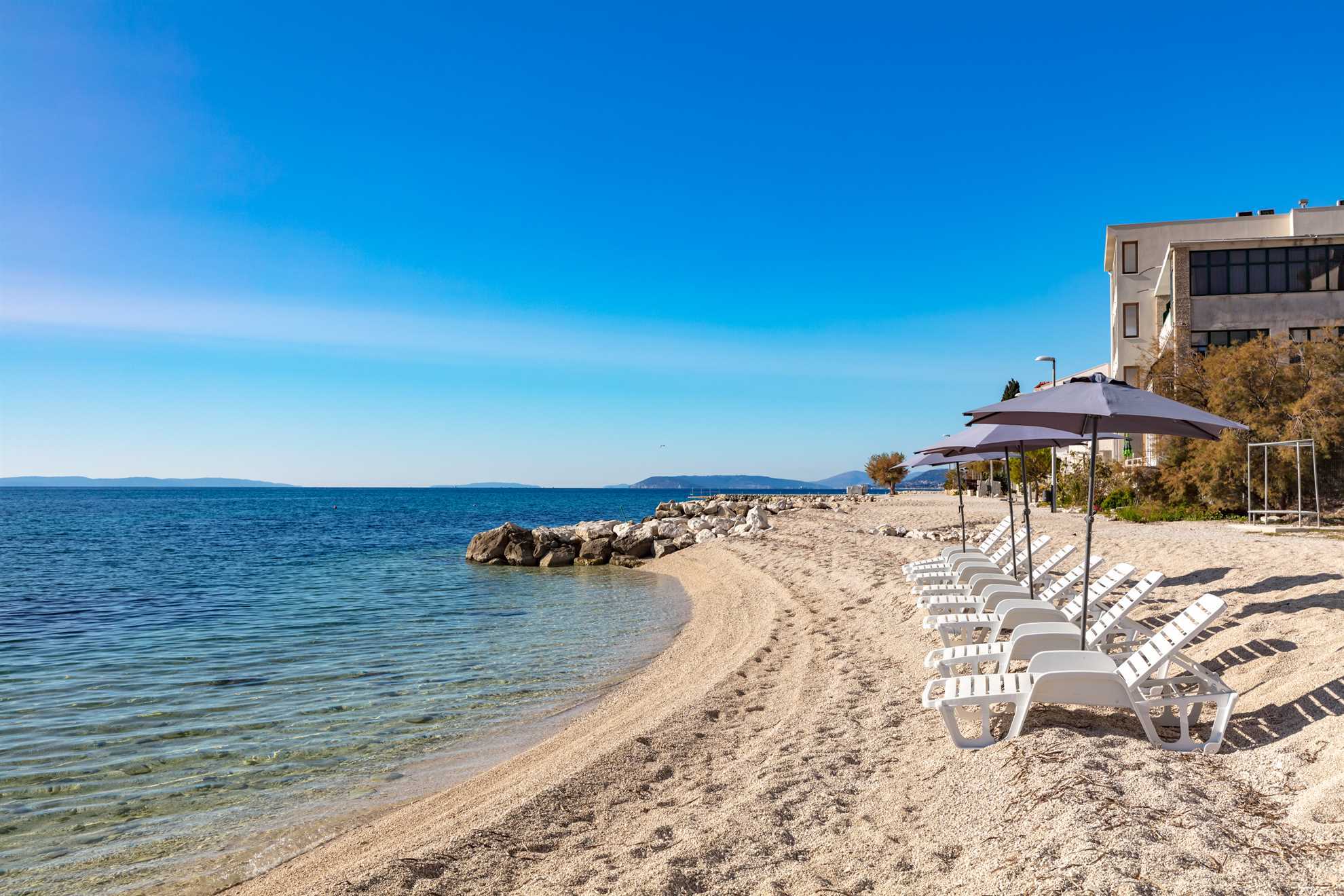 Spacious Beachfront Apartment Tanita No.1