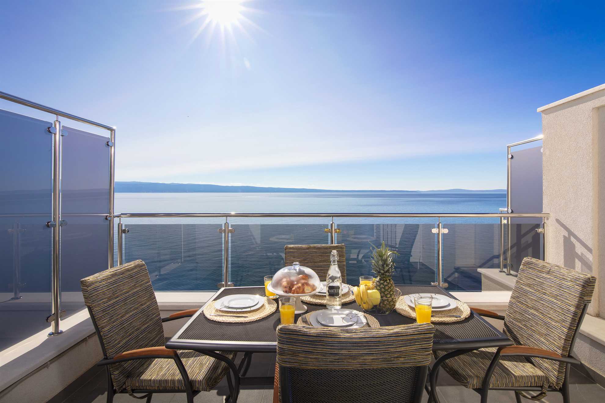 Spacious Beachfront Apartment Tanita No.2