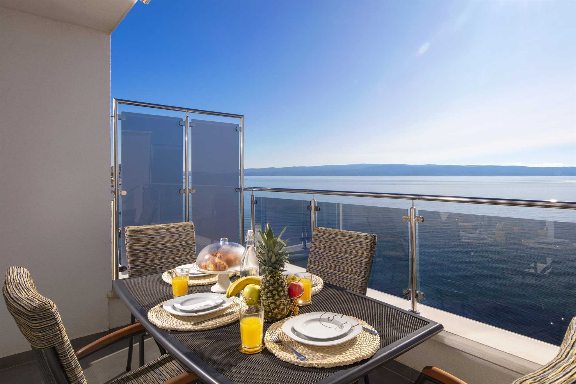 Spacious Beachfront Apartment Tanita No.2