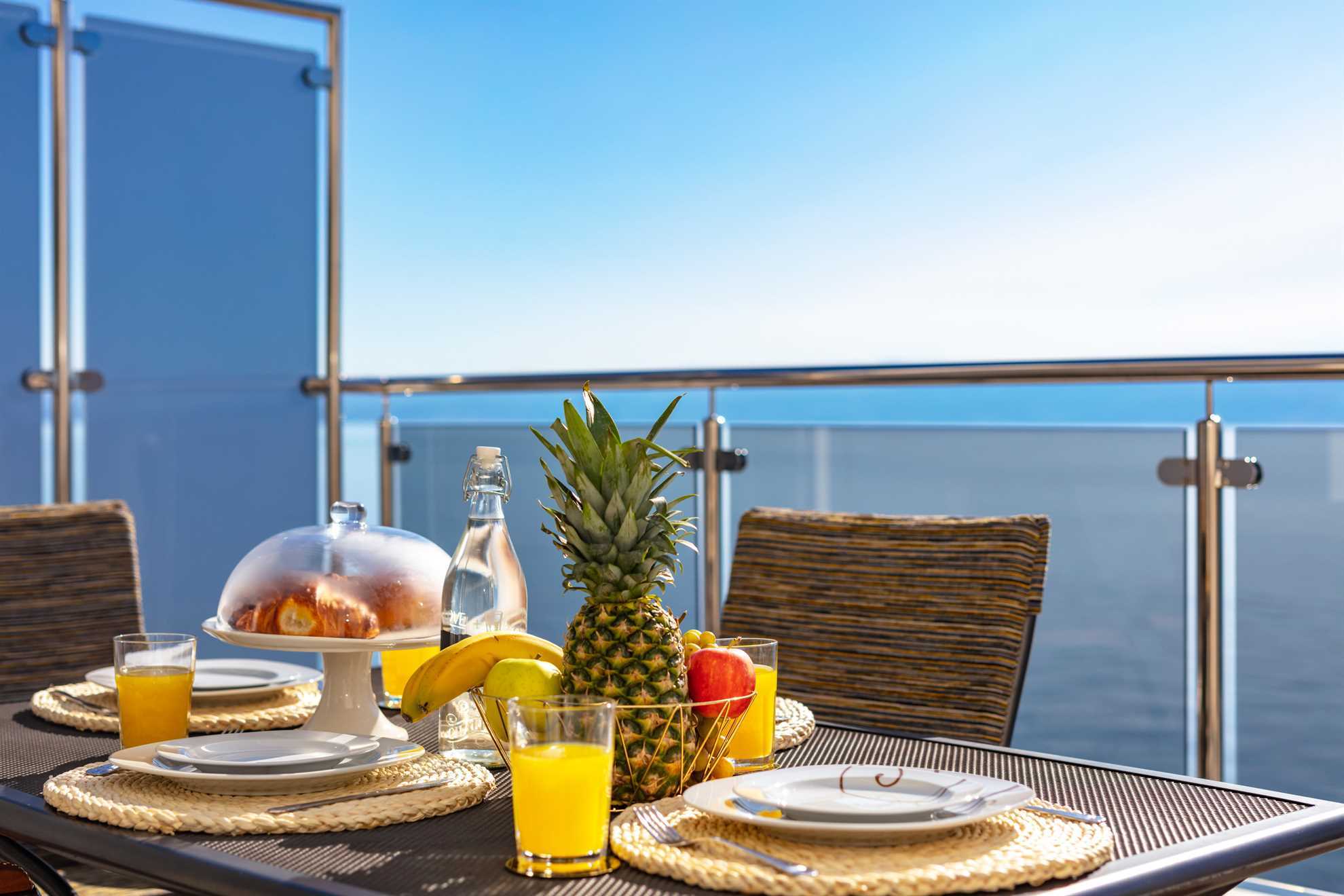 Spacious Beachfront Apartment Tanita No.2