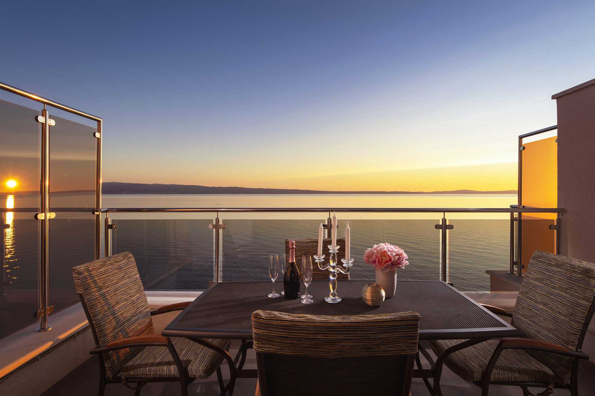 Spacious Beachfront Apartment Tanita No.2