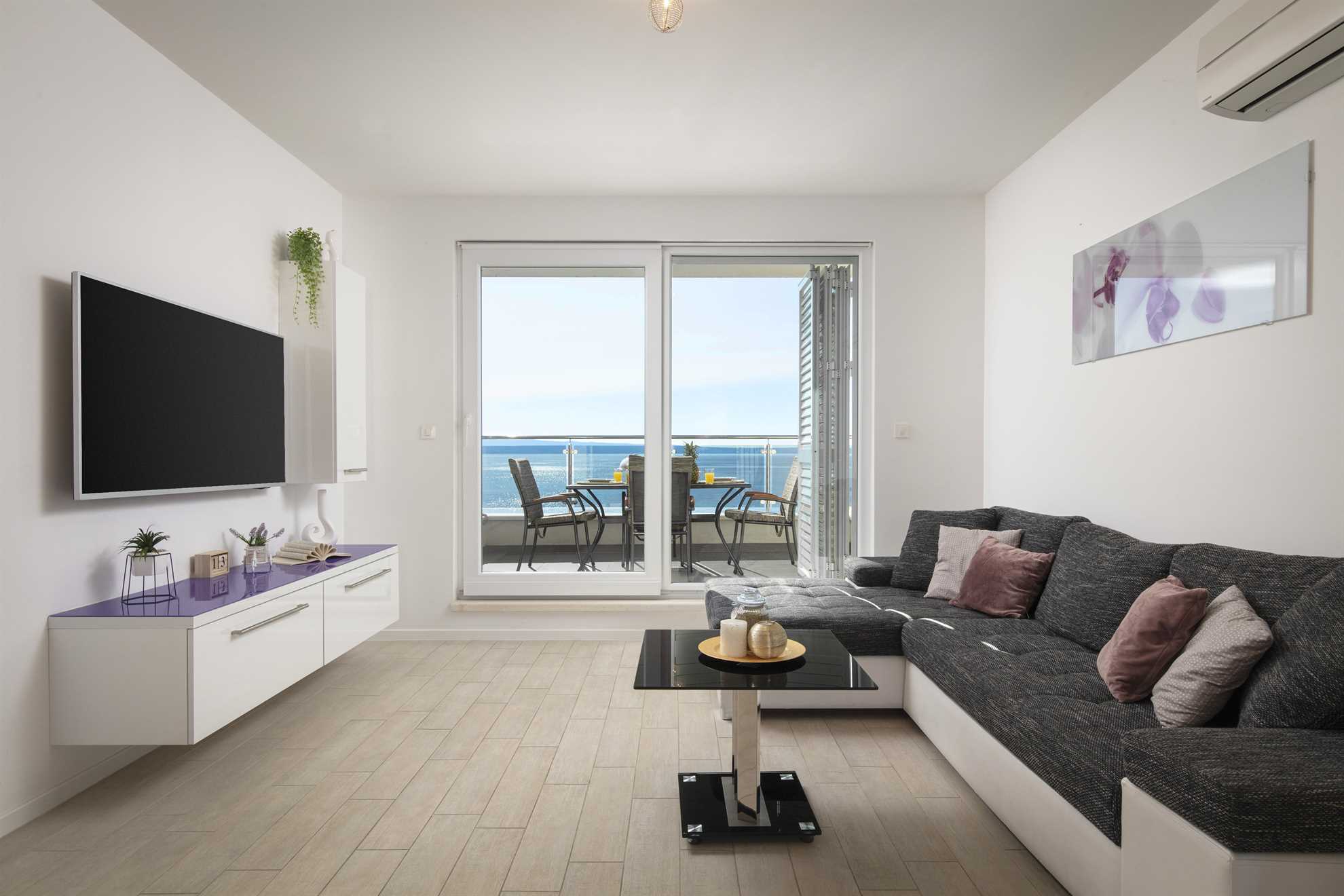Spacious Beachfront Apartment Tanita No.2