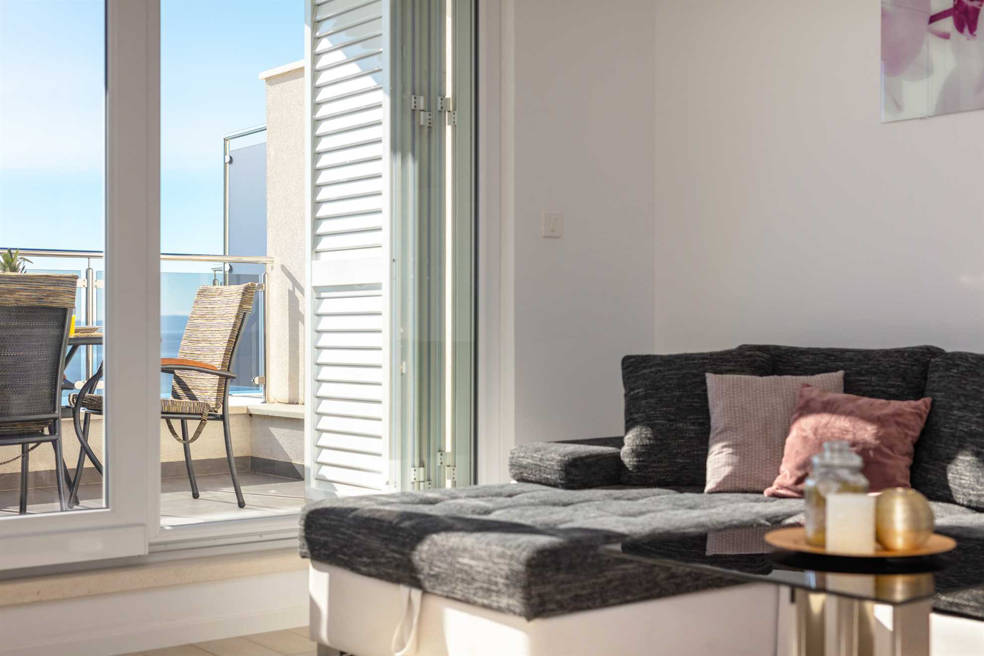 Spacious Beachfront Apartment Tanita No.2