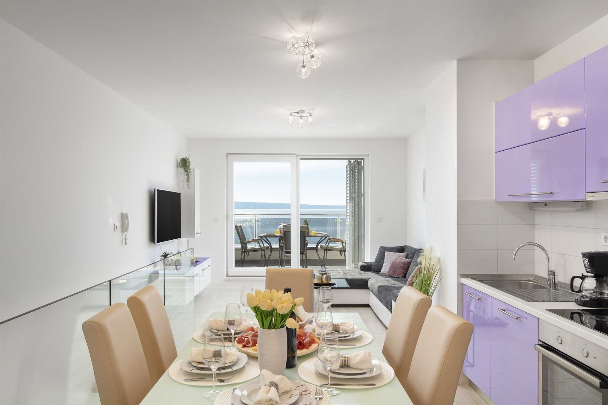 Spacious Beachfront Apartment Tanita No.2