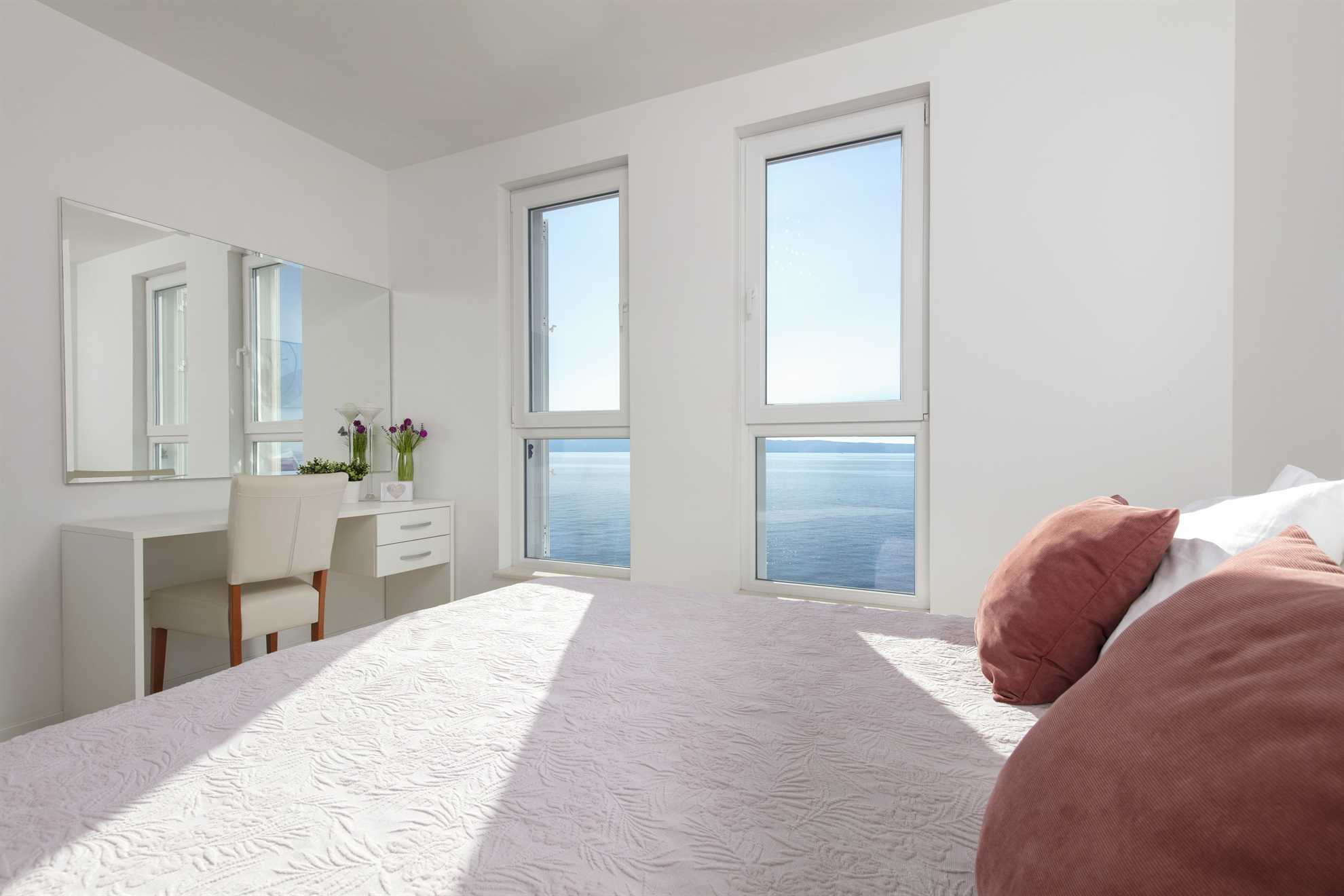 Spacious Beachfront Apartment Tanita No.2
