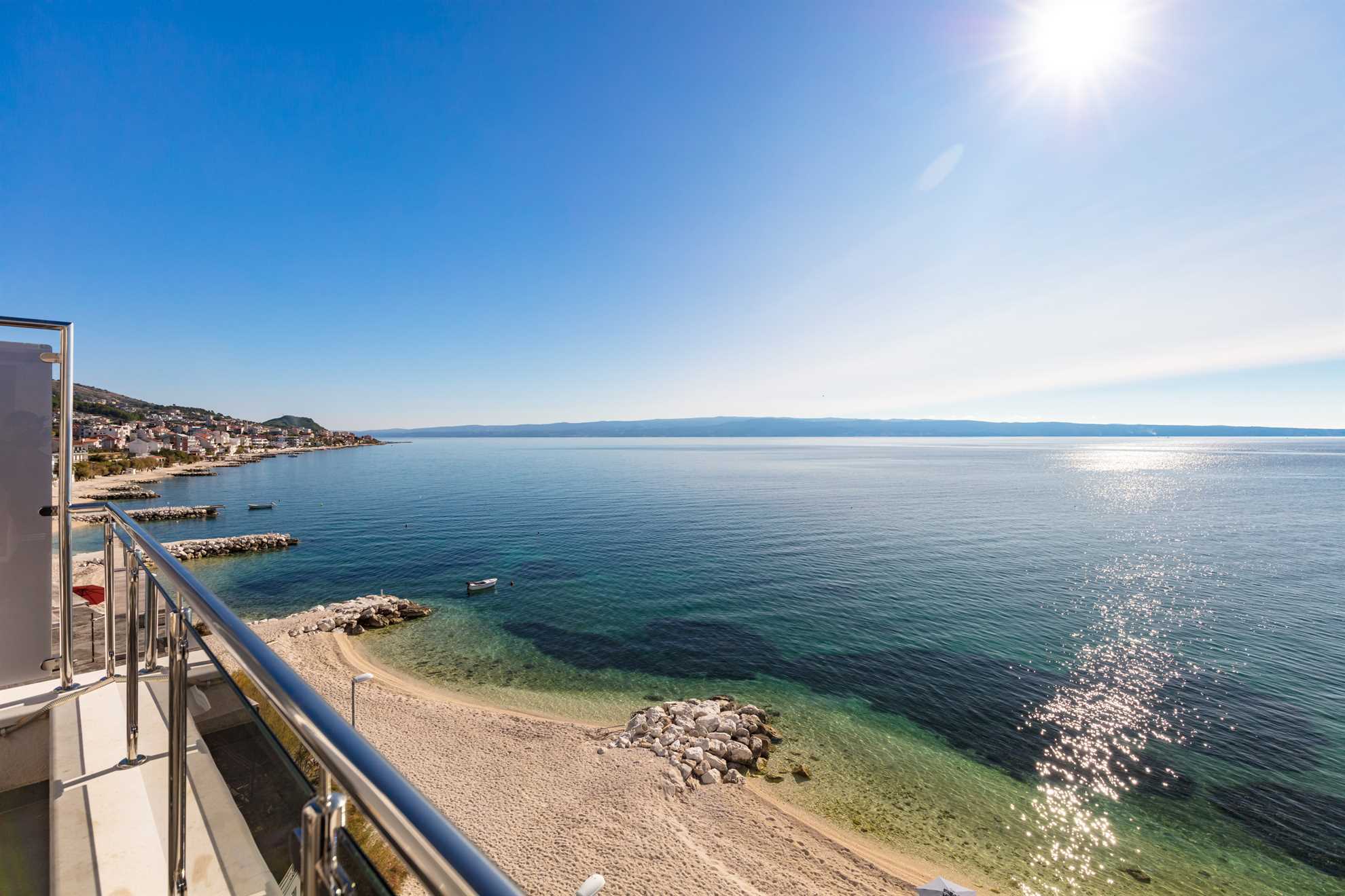 Spacious Beachfront Apartment Tanita No.2