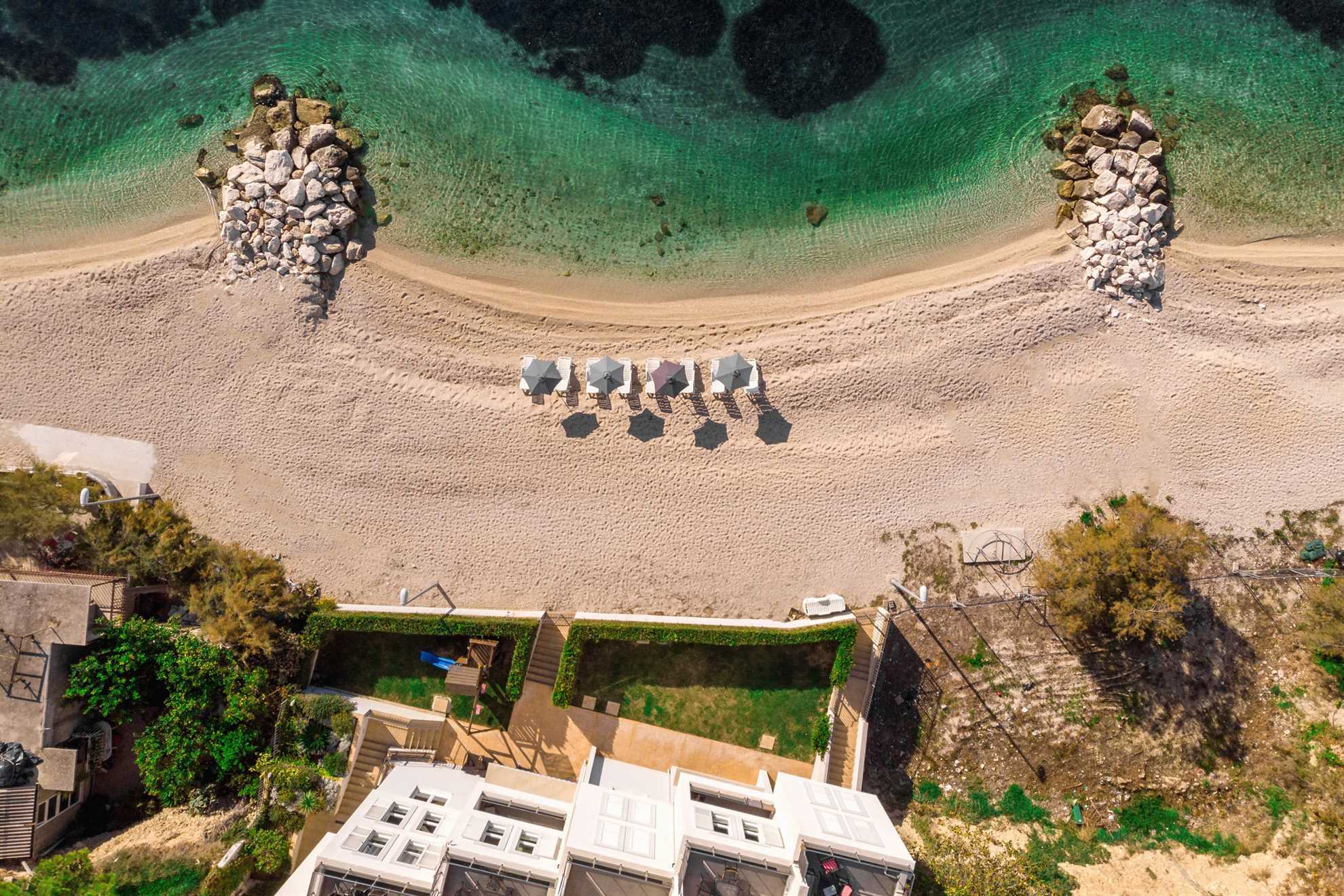 Spacious Beachfront Apartment Tanita No.2