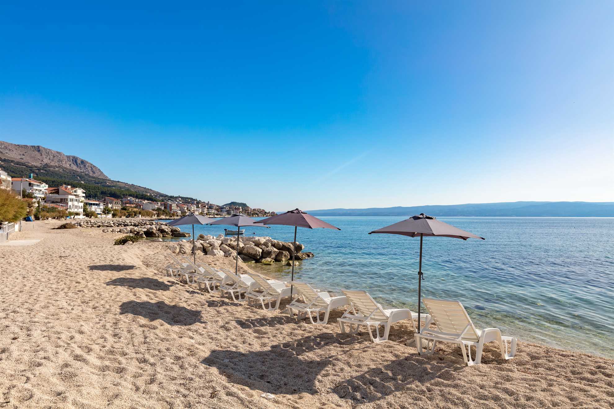 Spacious Beachfront Apartment Tanita No.2