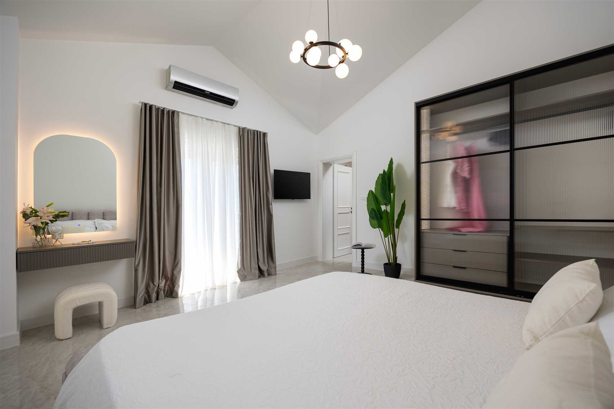 Luxury Villa Lovric with private heated pool, Jacuzzi, Sauna and private tavern