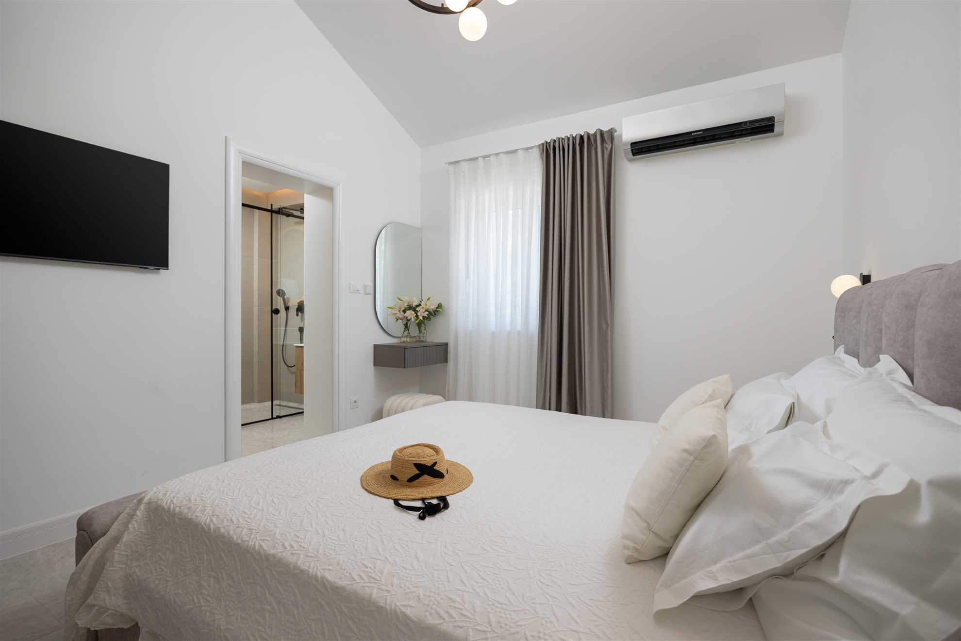 Luxury Villa Lovric with private heated pool, Jacuzzi, Sauna and private tavern