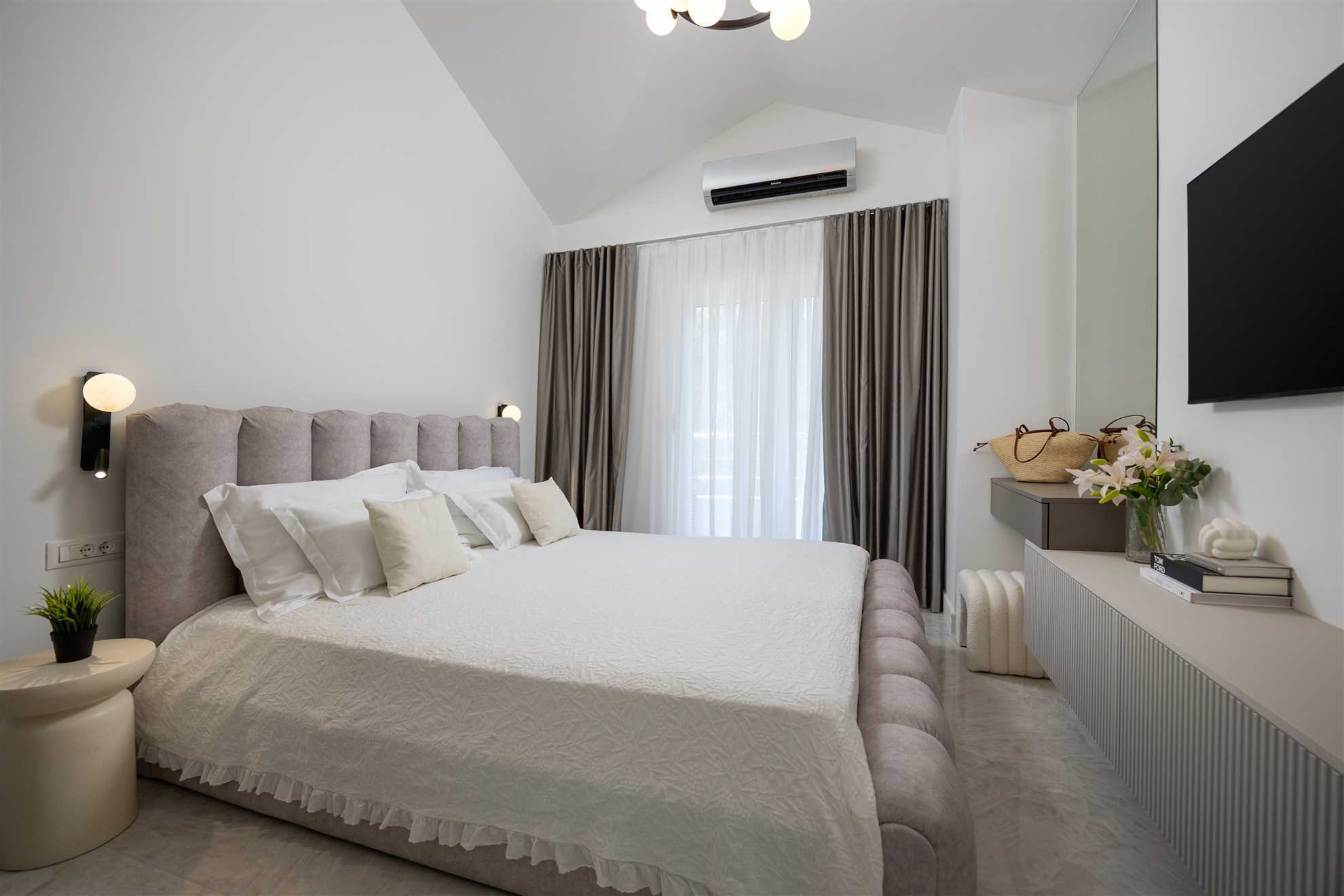 Luxury Villa Lovric with private heated pool, Jacuzzi, Sauna and private tavern