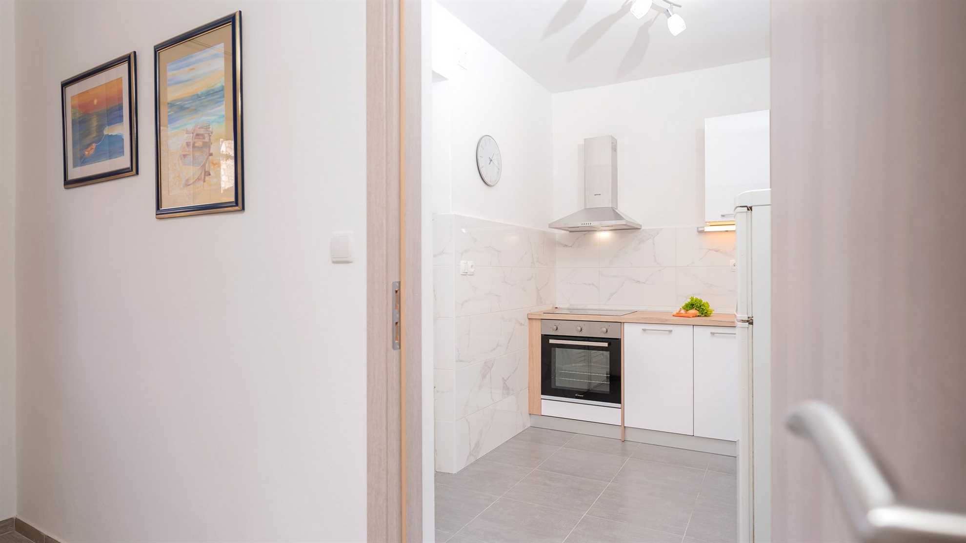 Holiday house Sunshine in center of Jelsa - EOS CROATIA