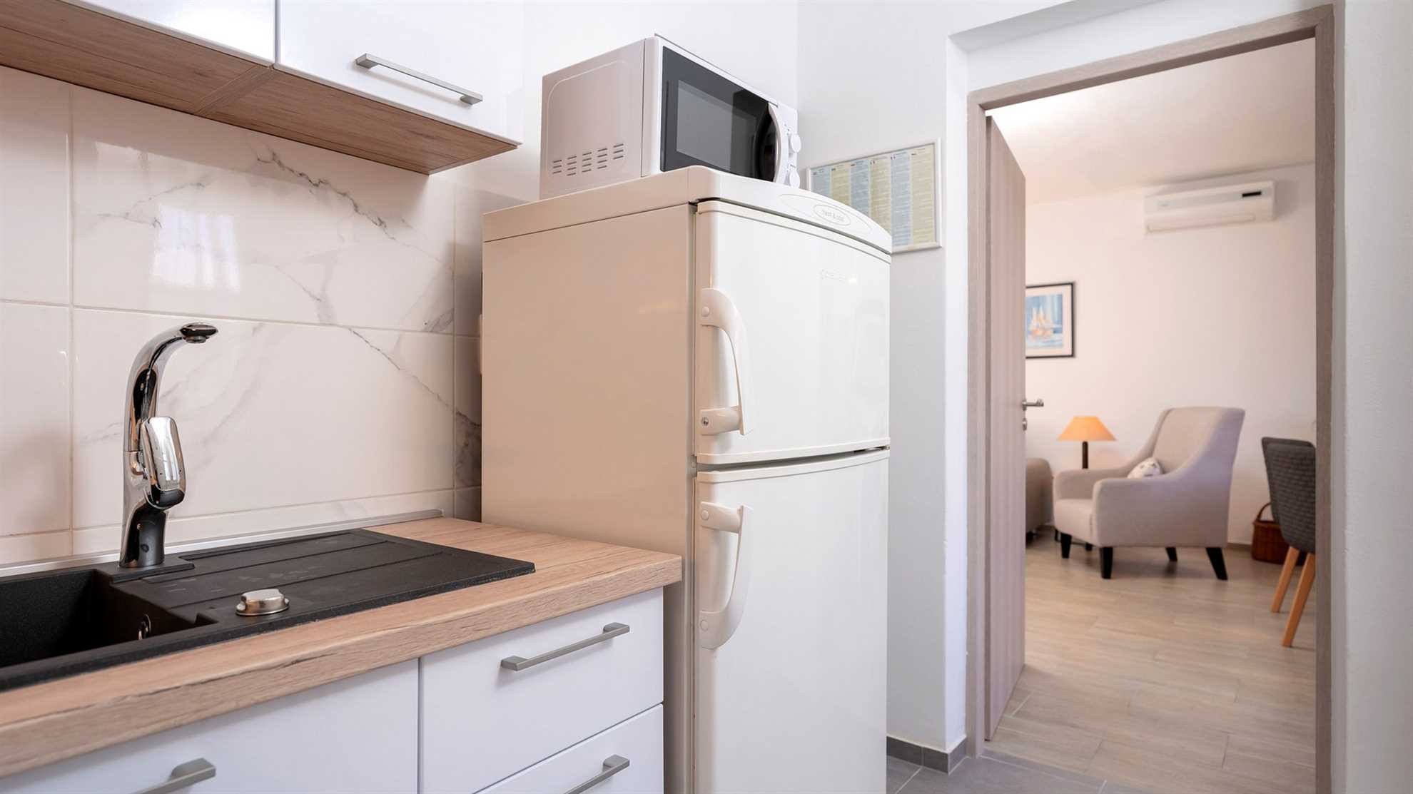 Holiday house Sunshine in center of Jelsa - EOS CROATIA