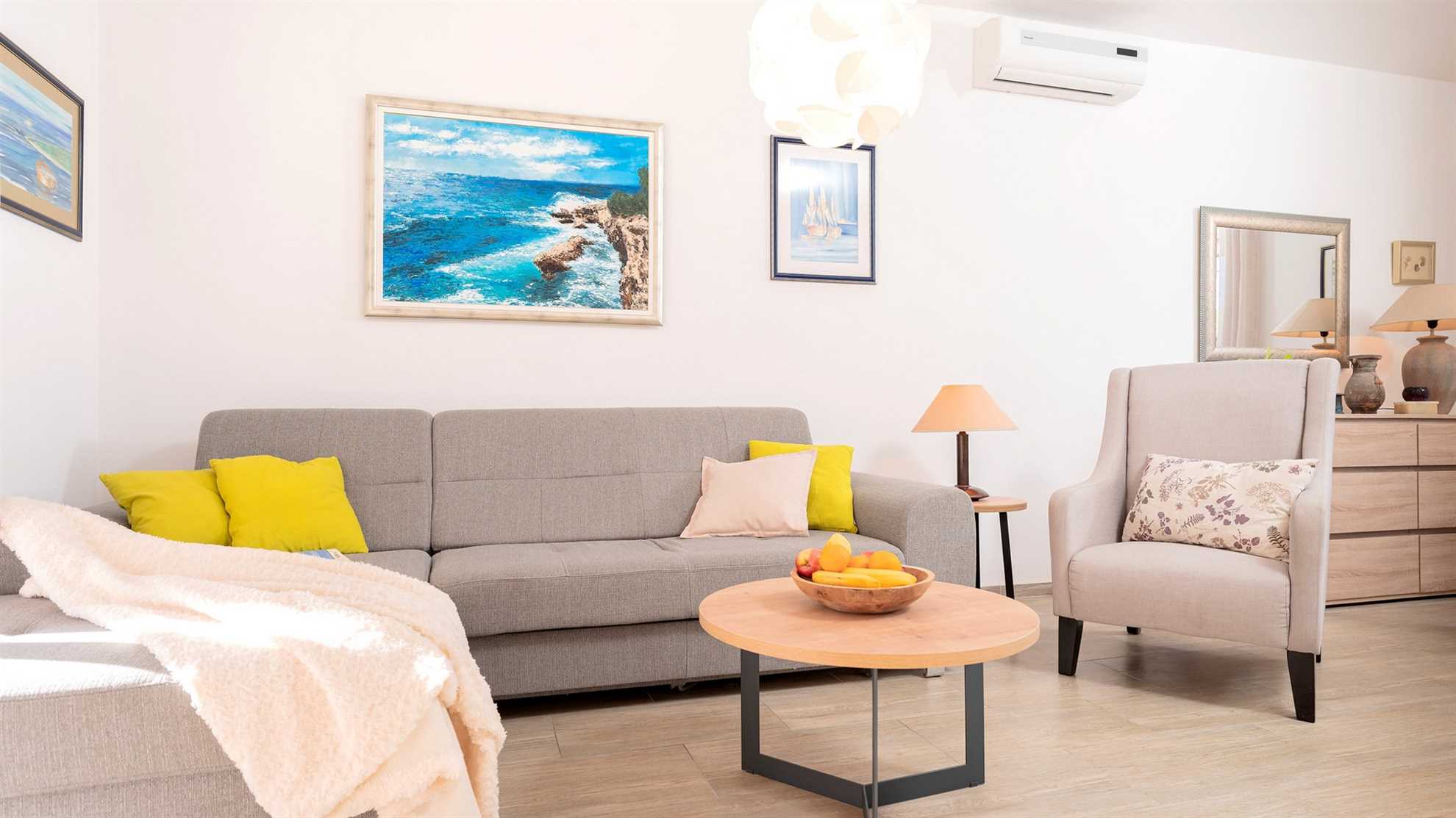 Holiday house Sunshine in center of Jelsa - EOS CROATIA