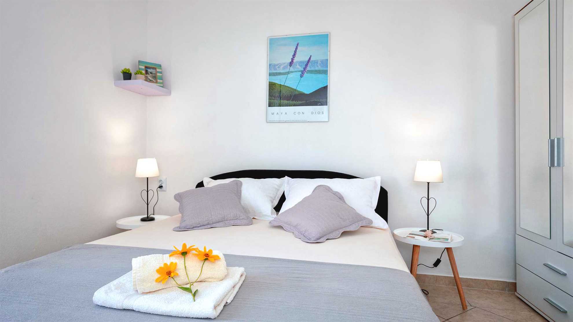 Holiday house Sunshine in center of Jelsa - EOS CROATIA