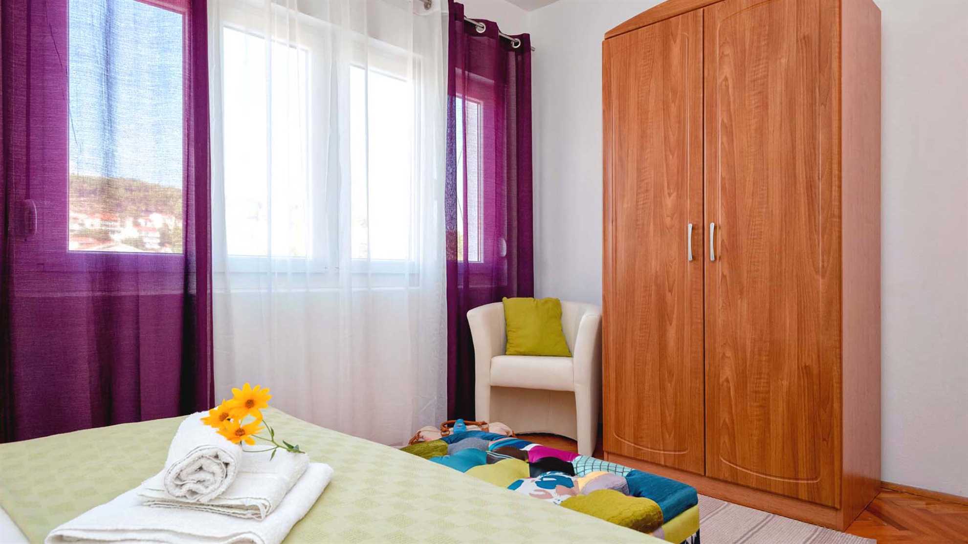 Holiday house Sunshine in center of Jelsa - EOS CROATIA