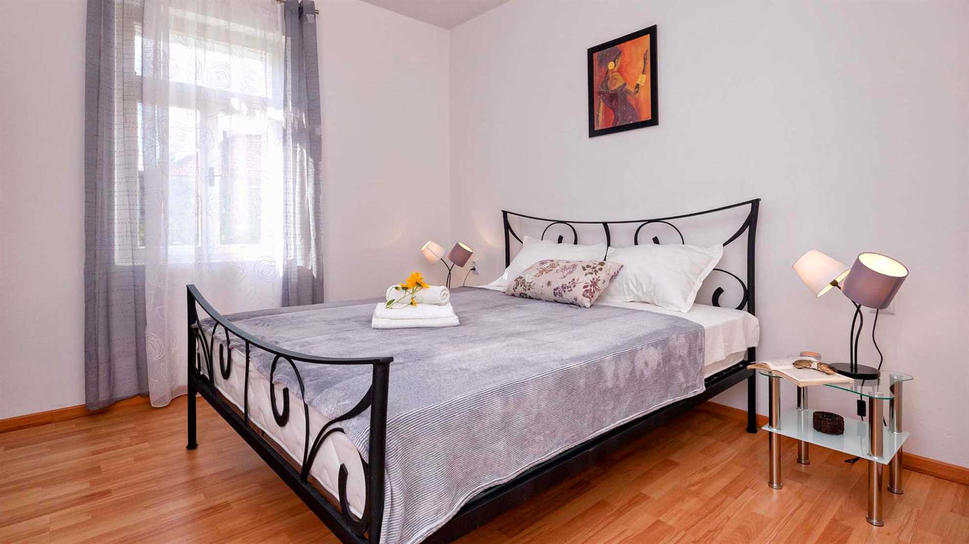 Holiday house Sunshine in center of Jelsa - EOS CROATIA