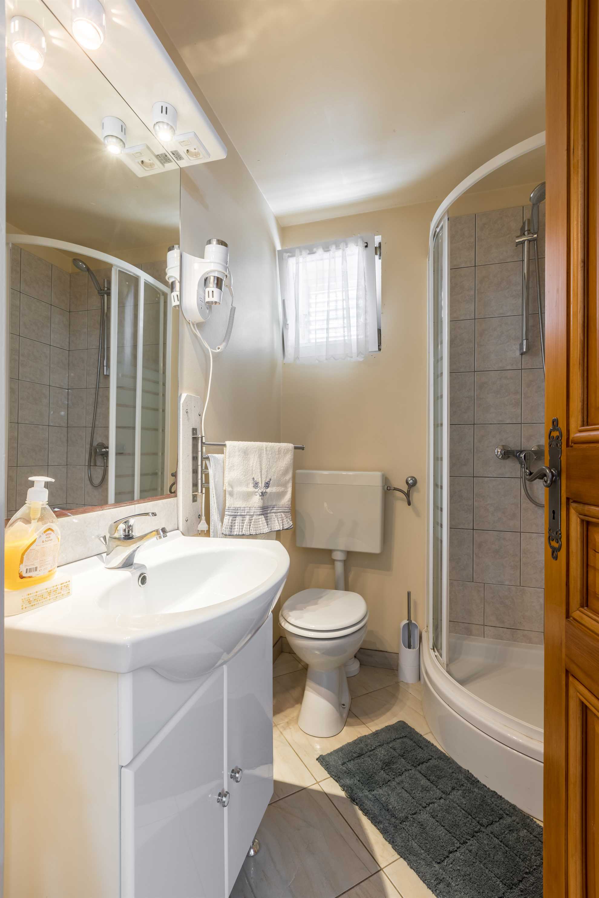 Seaview apartment Katarina near beach - EOS CROATIA
