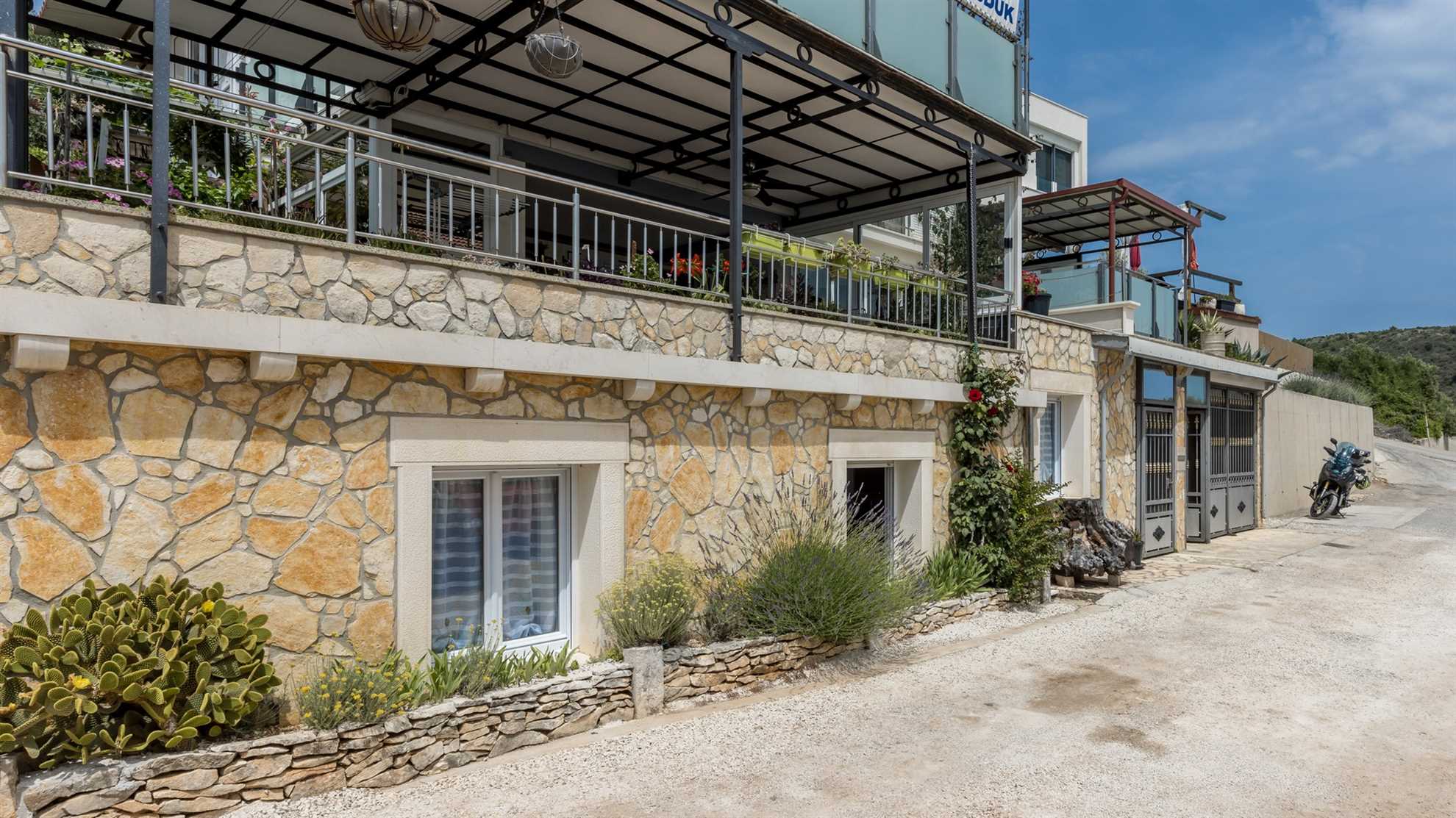 Seaview apartment Katarina near beach - EOS CROATIA