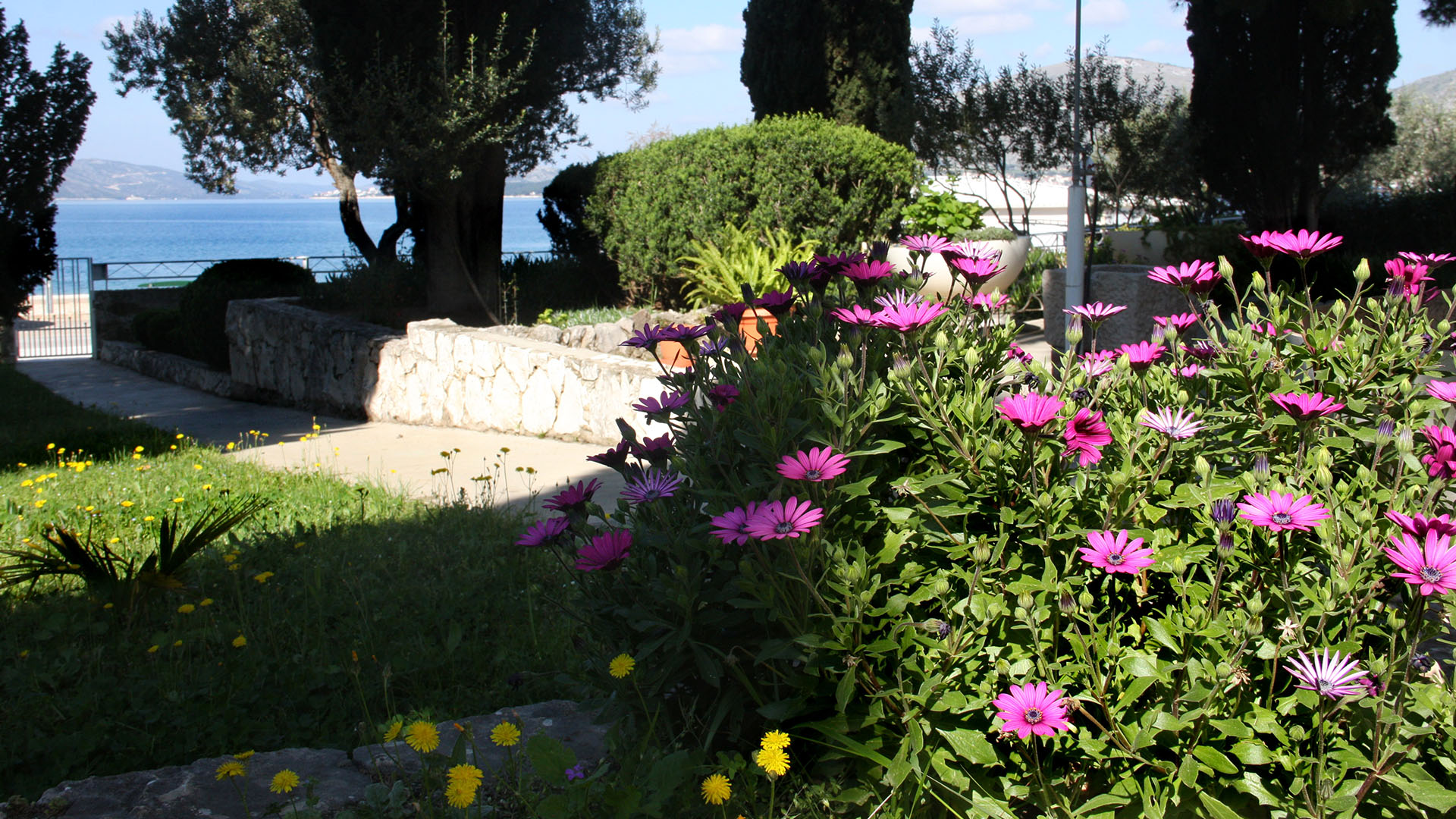 Beachside holiday house Stone - Eos Croatia