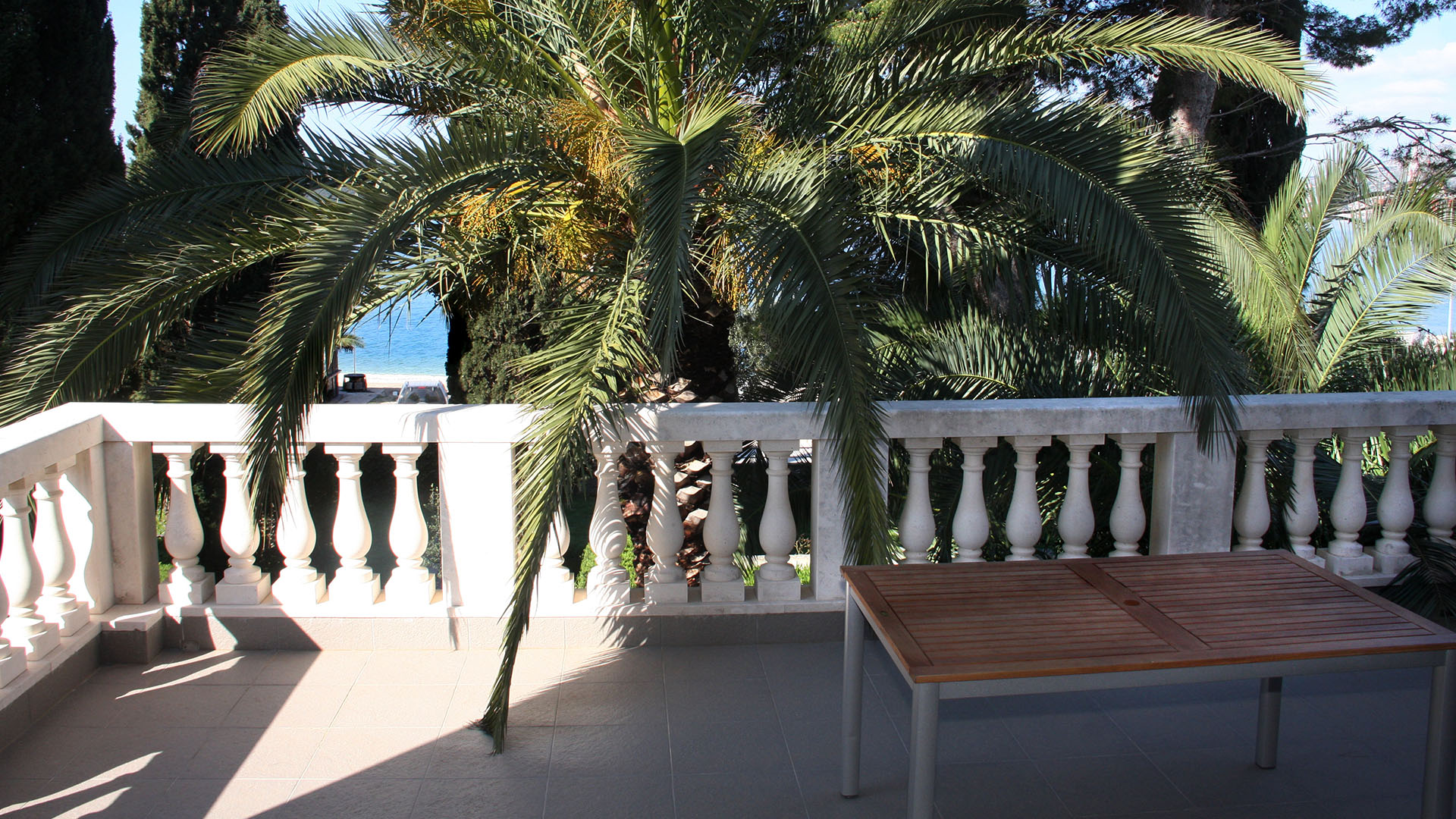 Beachside holiday house Stone - Eos Croatia