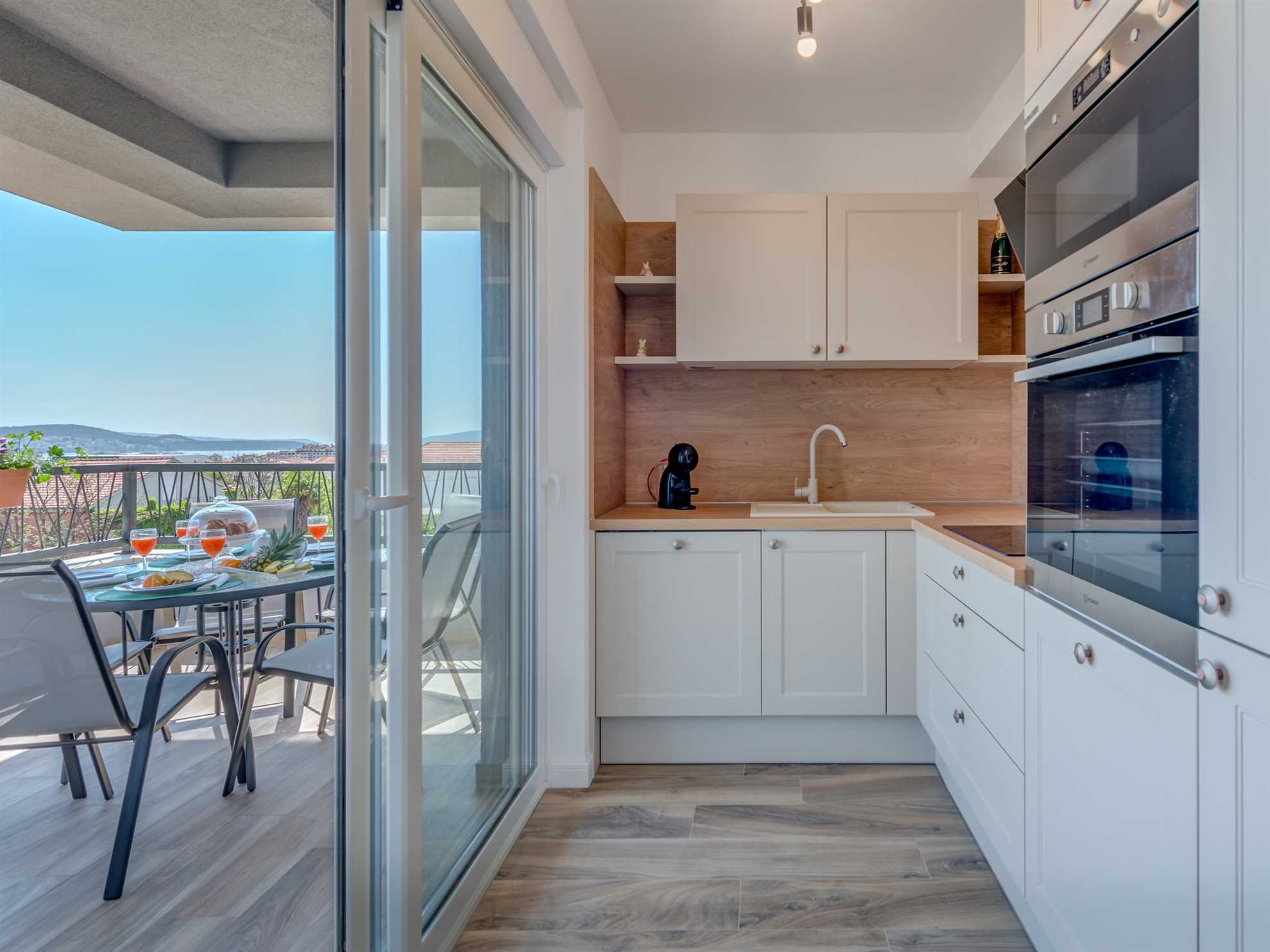 Apartment Breeze with balcony near Trogir center - EOS Croatia