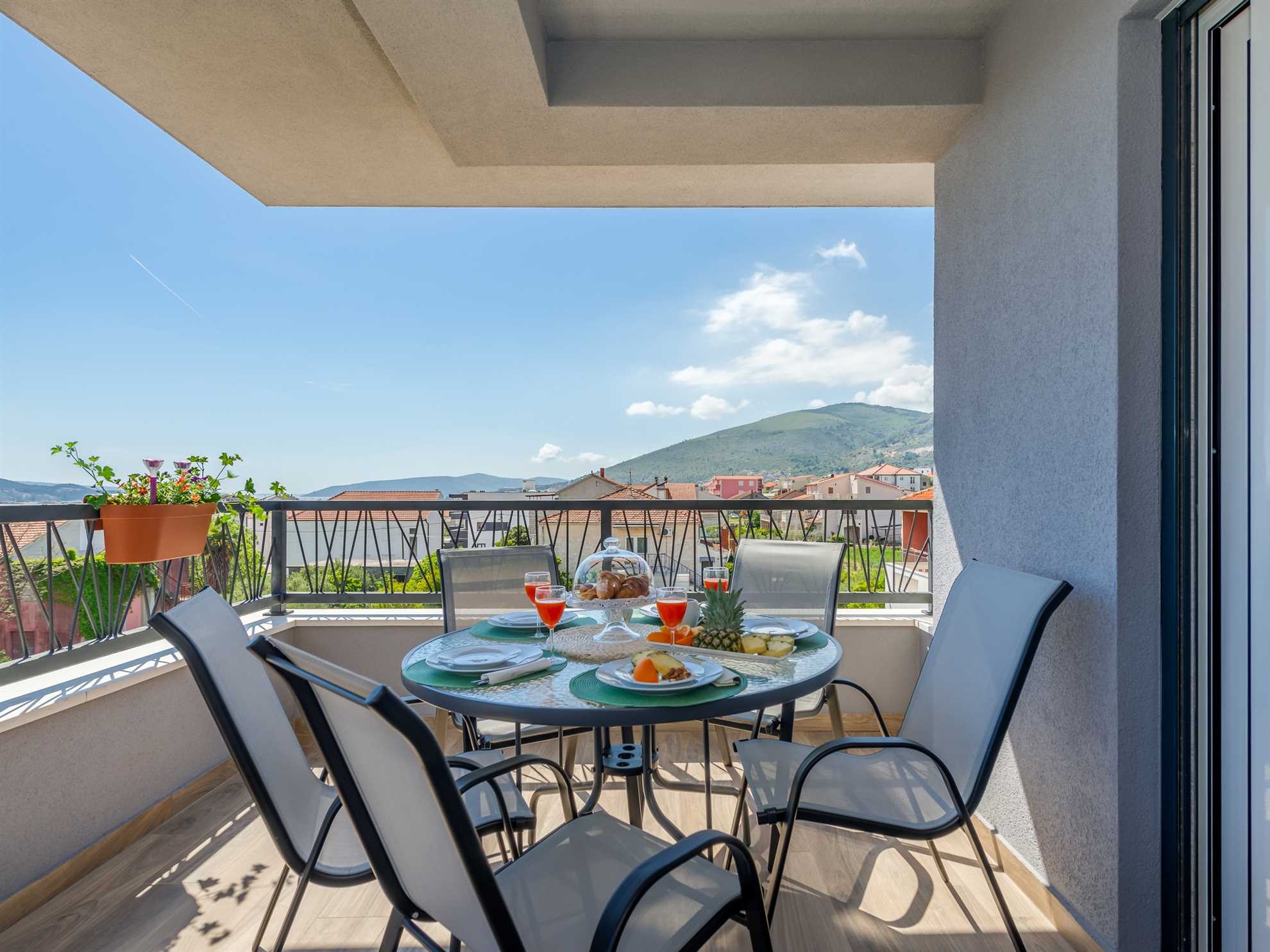 Apartment Breeze with balcony near Trogir center - EOS Croatia