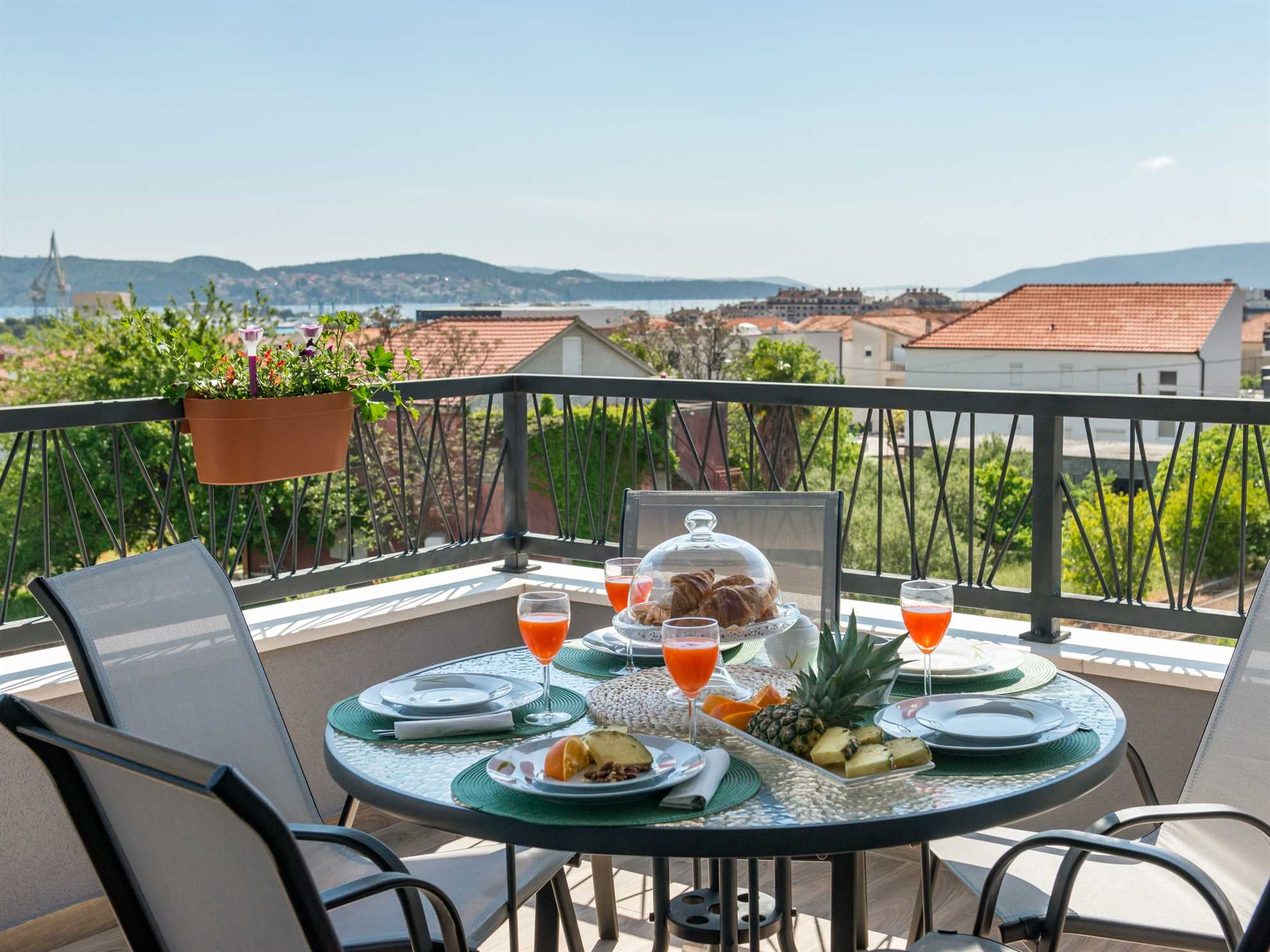 Apartment Breeze with balcony near Trogir center - EOS Croatia