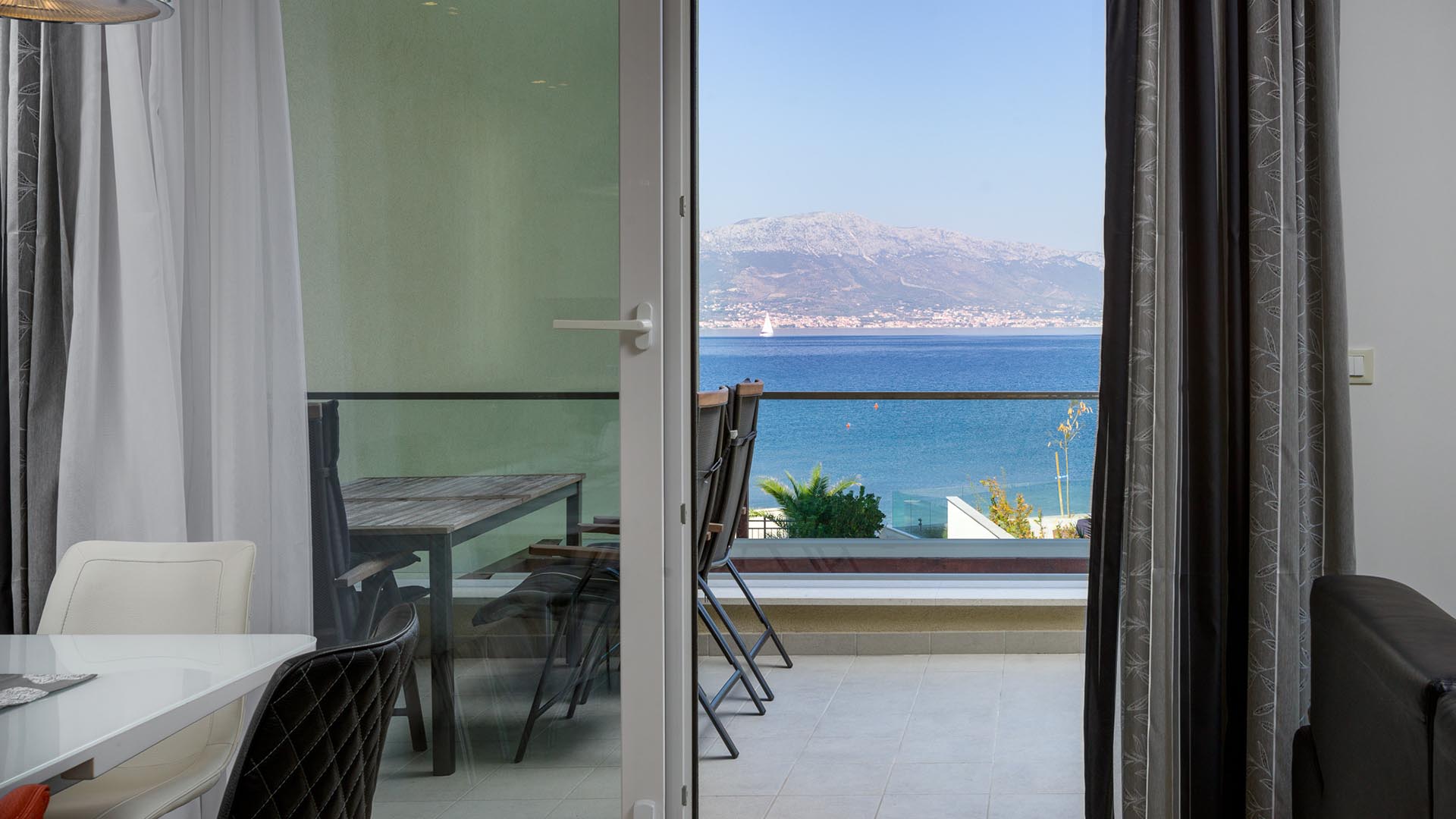 Luxury beachside apartment Golden D2 with balcony - Eos Croatia