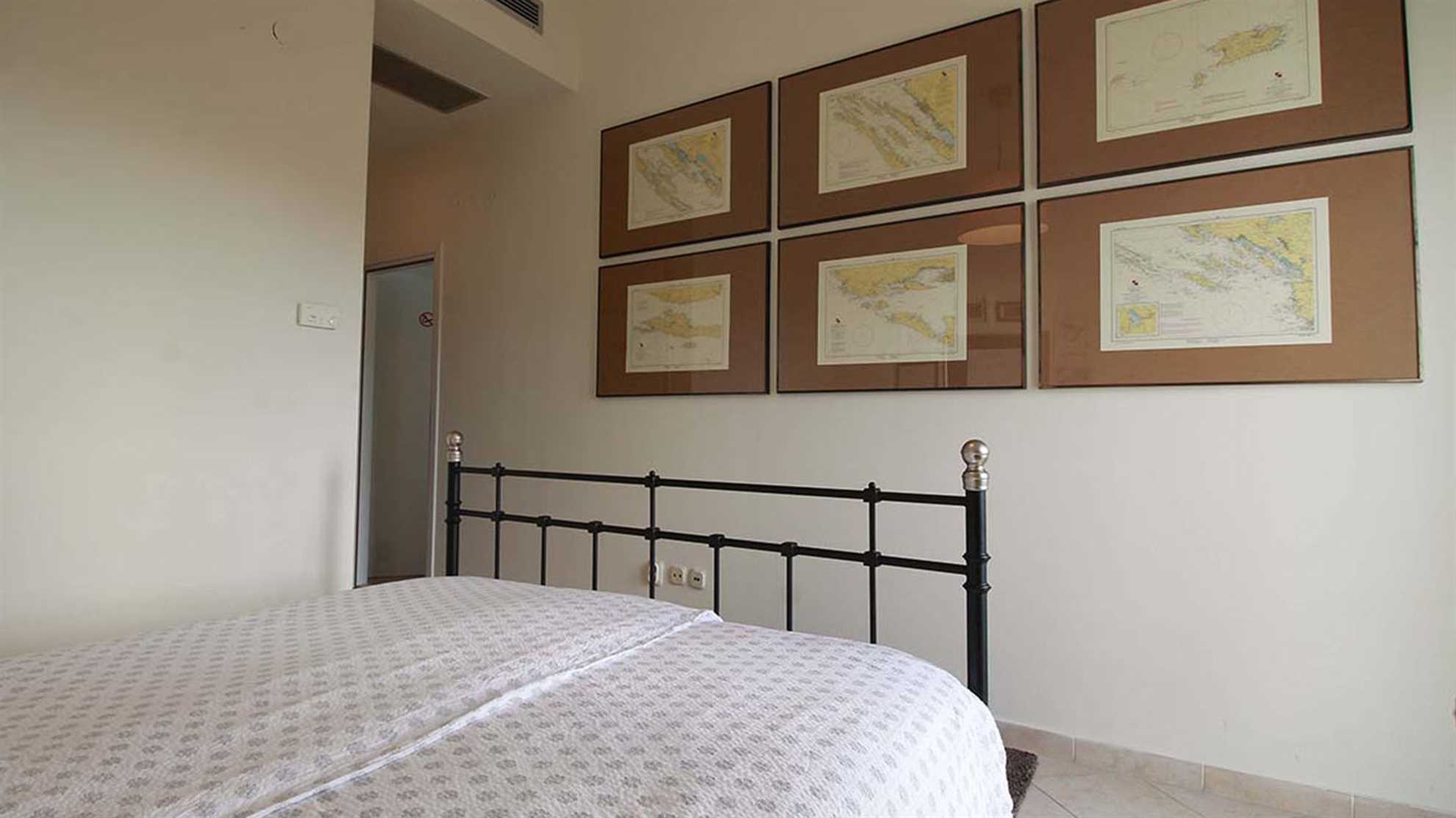 Beachside apartment Sea Star with shared pool - EOS CROATIA