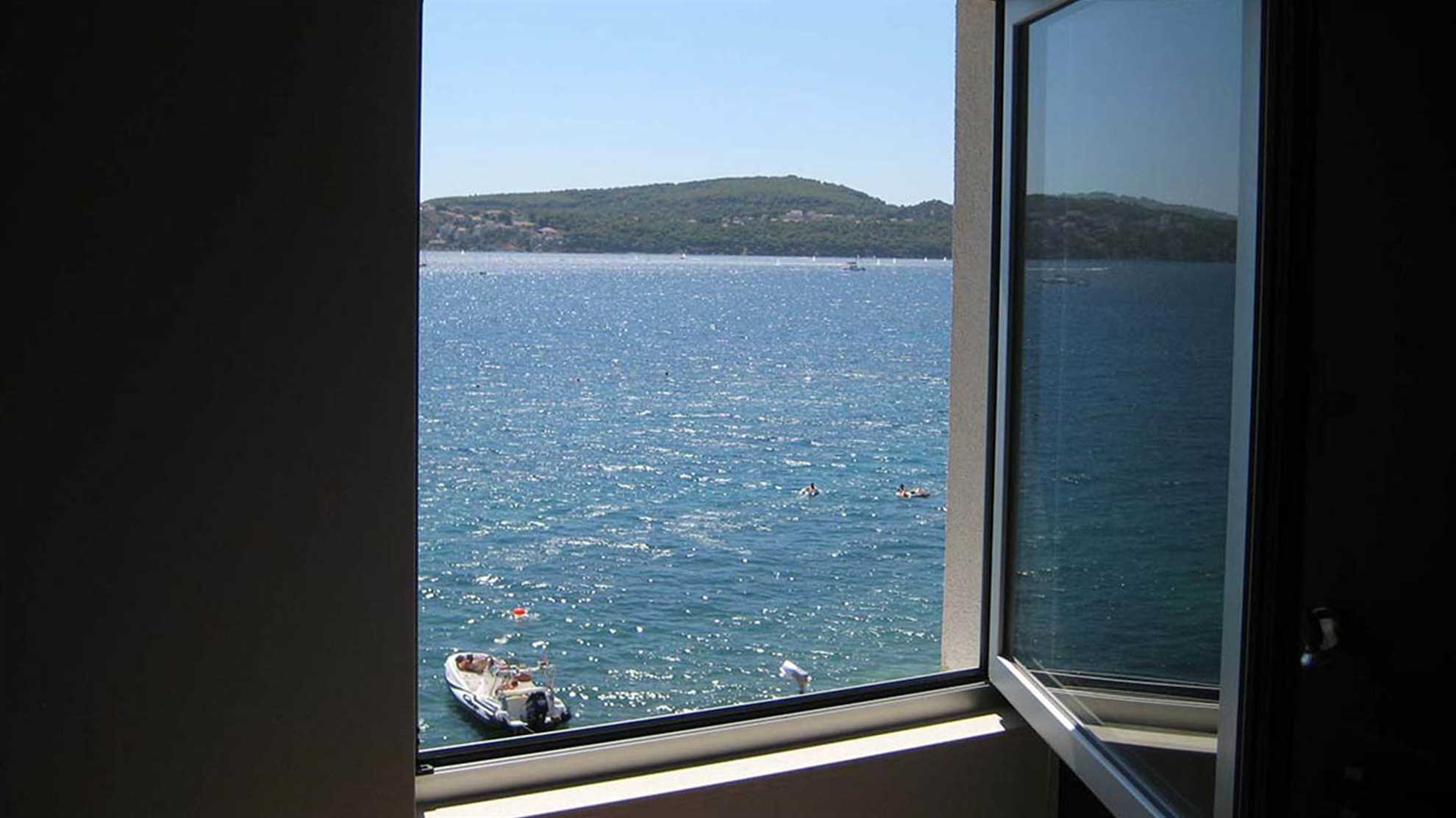 Beachside apartment Sea Star with shared pool - EOS CROATIA