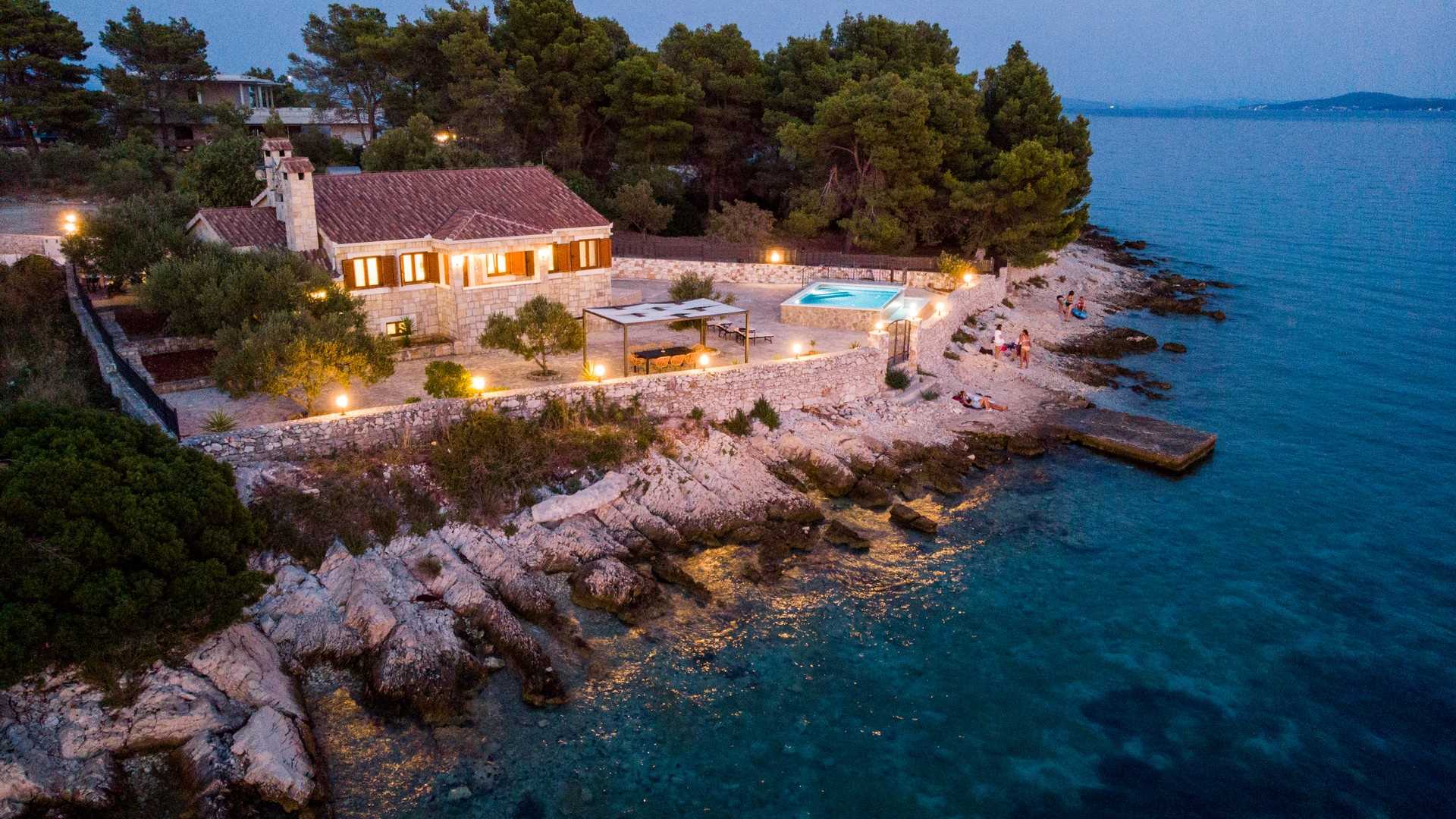 Beachside Villa  Ocean Dreams
