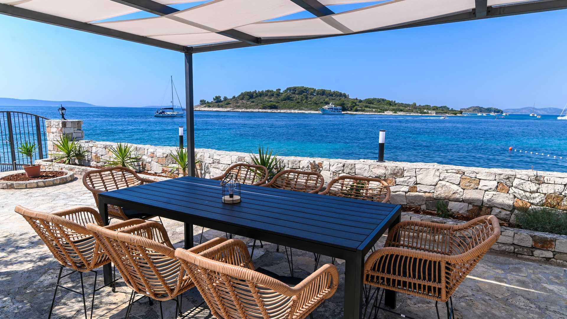 Beachside Villa  Ocean Dreams