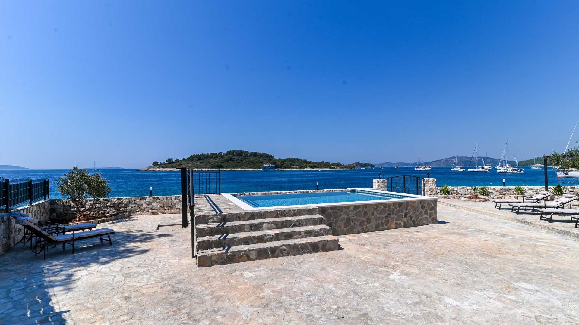 Beachside Villa  Ocean Dreams