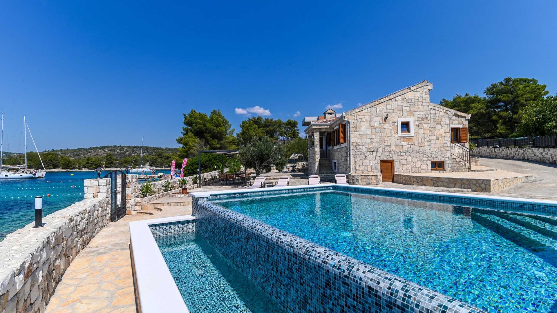 Beachside Villa  Ocean Dreams