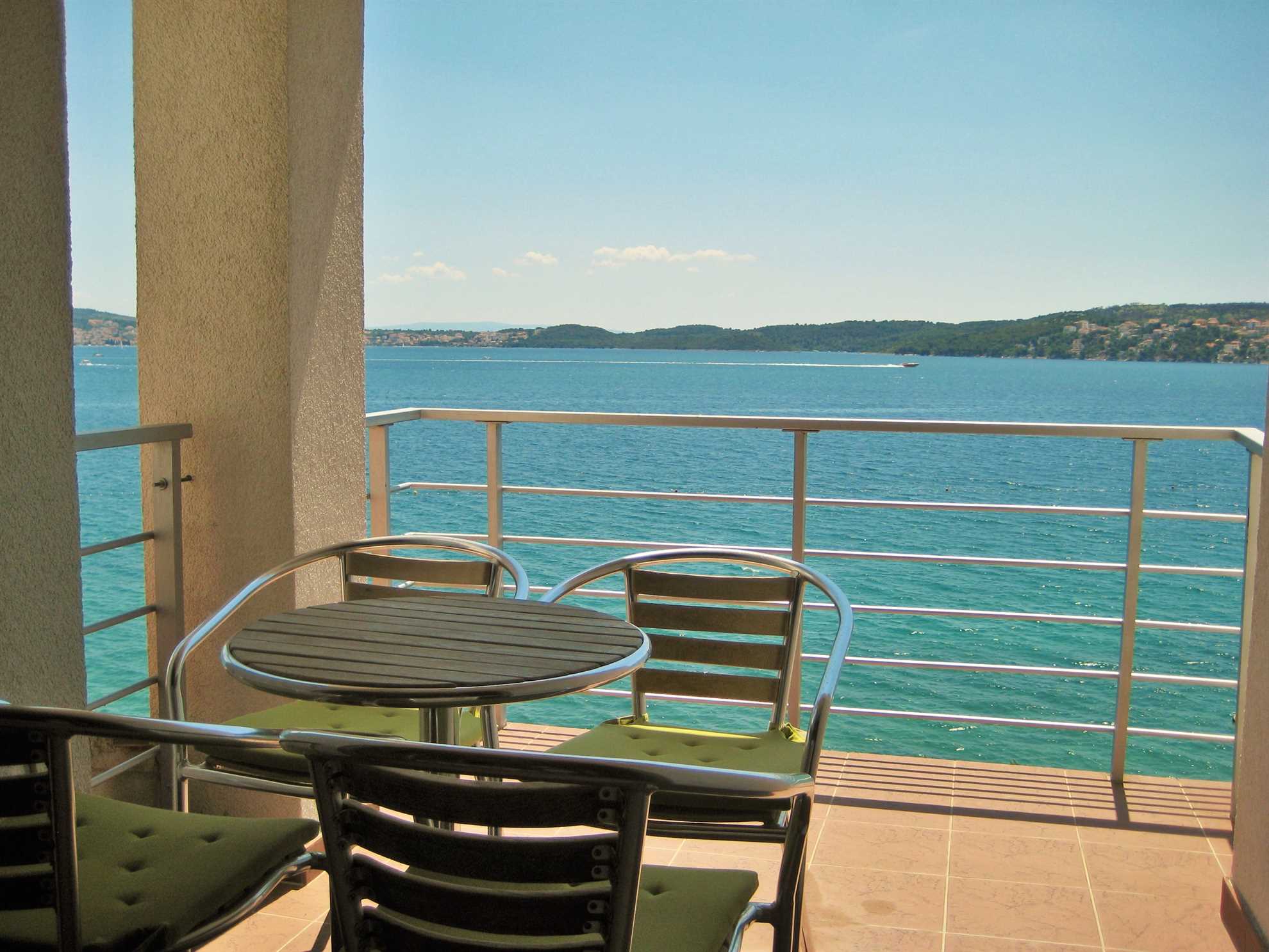 Beachside apartment Sea Pearl with seaview balcony - EOS CROATIA